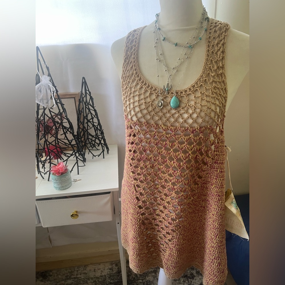 Aratta top